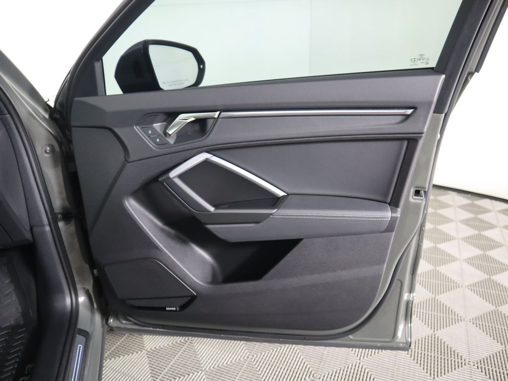 Thumbnail: 2022 Audi Q3 - 26