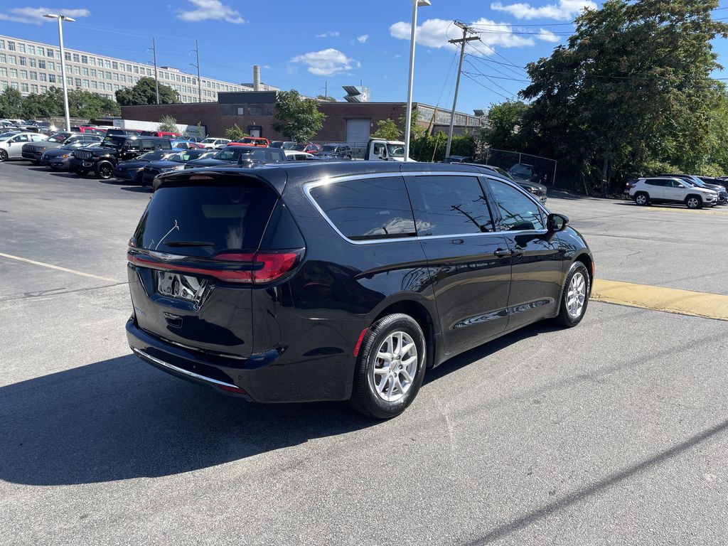 Used 2024 Chrysler Pacifica Van