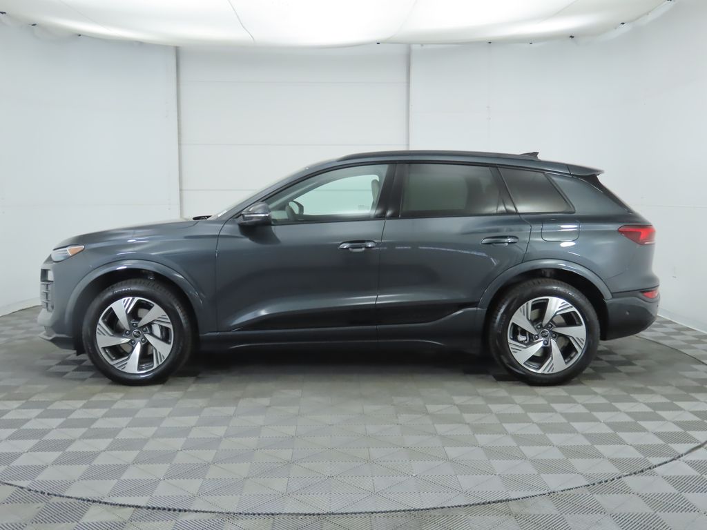Thumbnail: 2025 Audi Q6 e-tron - 8