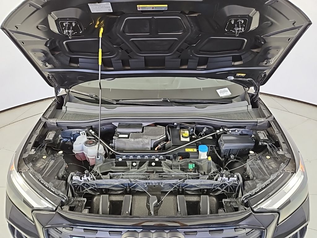 Thumbnail: 2024 Audi Q4 e-tron - 6