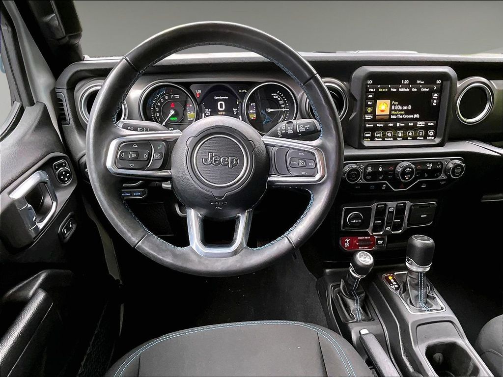 2023 Jeep Wrangler — photo 17