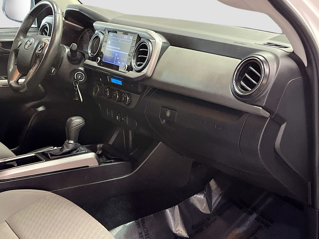 Used 2022 White Toyota SR5 image 26
