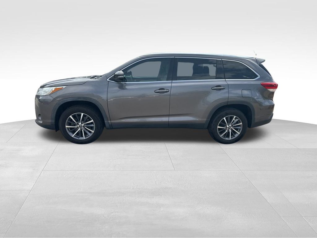 2019 Predawn Gray Mica Toyota Highlander XLE FWD SUV