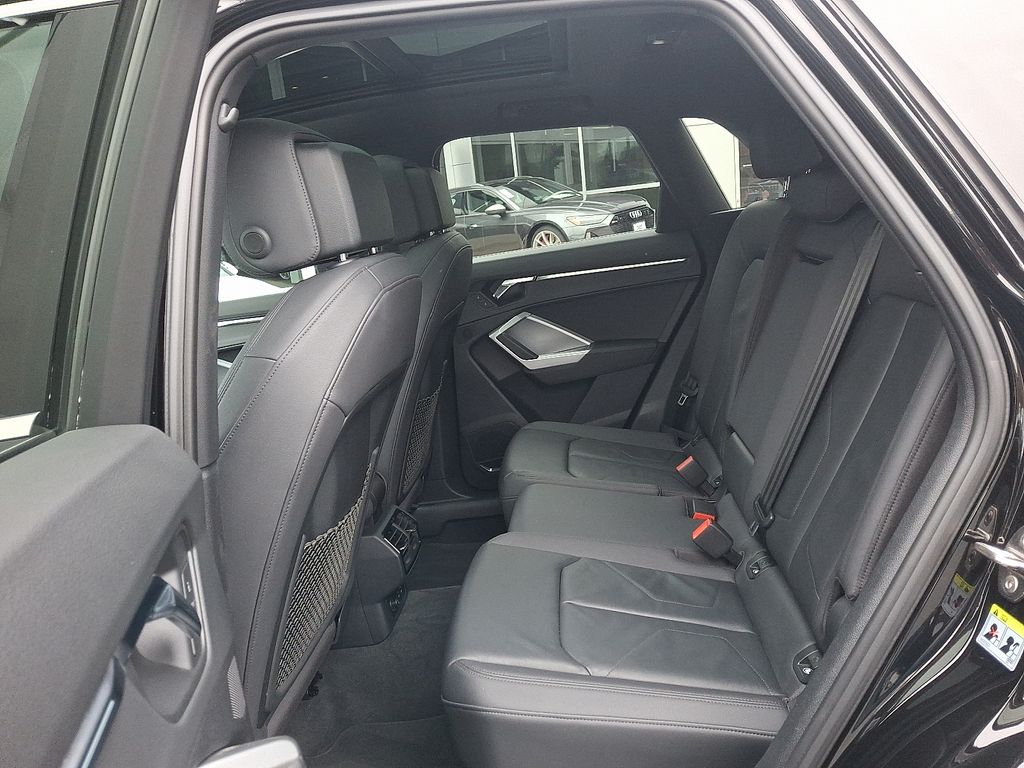 Thumbnail: 2020 Audi Q3 - 10