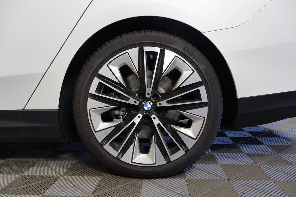 Thumbnail: 2025 BMW i5 - 10