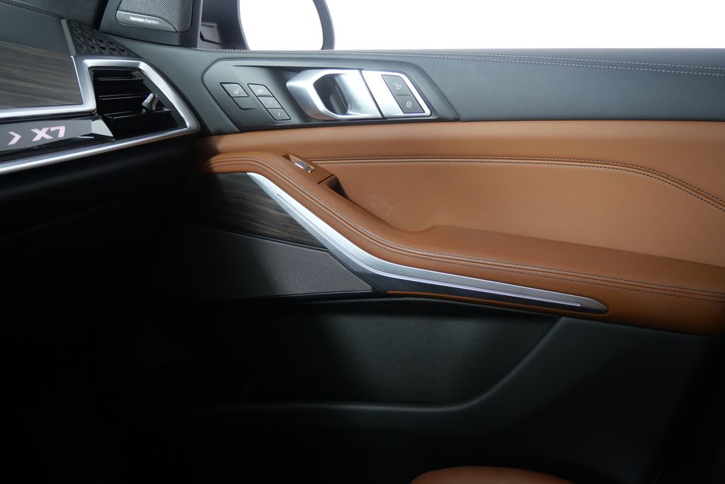 2024 BMW X7 xDrive40i 30