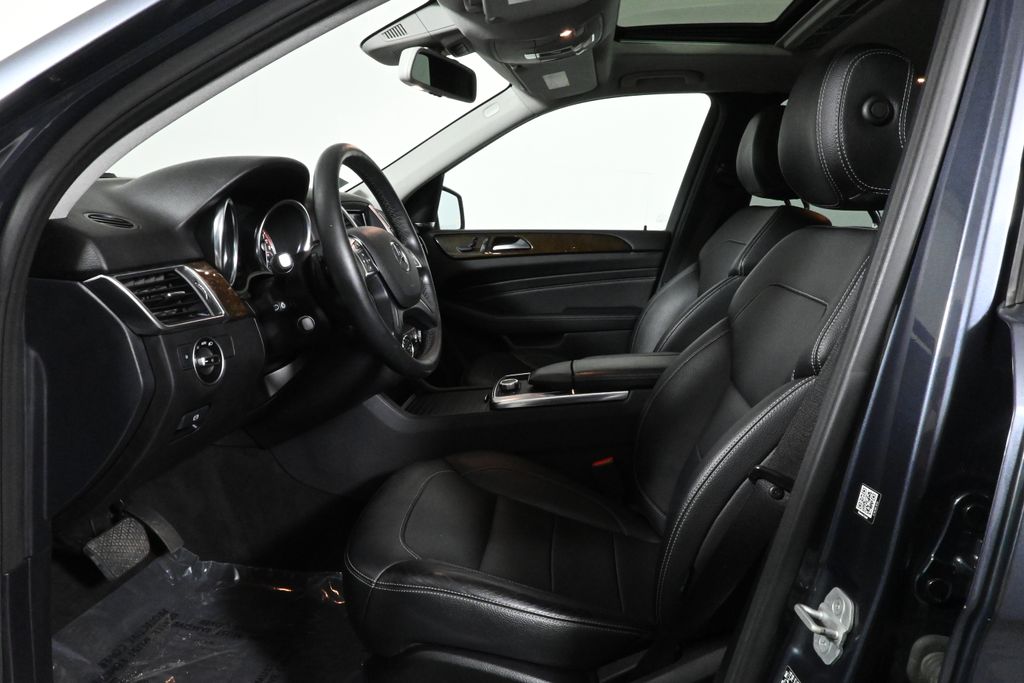 Thumbnail: 2015 Mercedes-Benz M-Class - 3