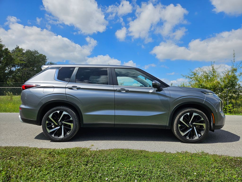 Thumbnail: 2023 Mitsubishi Outlander - 6