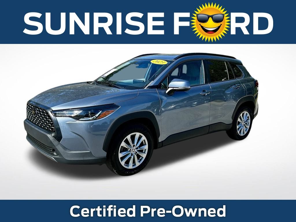 2023 Toyota Corolla Cross LE's photo