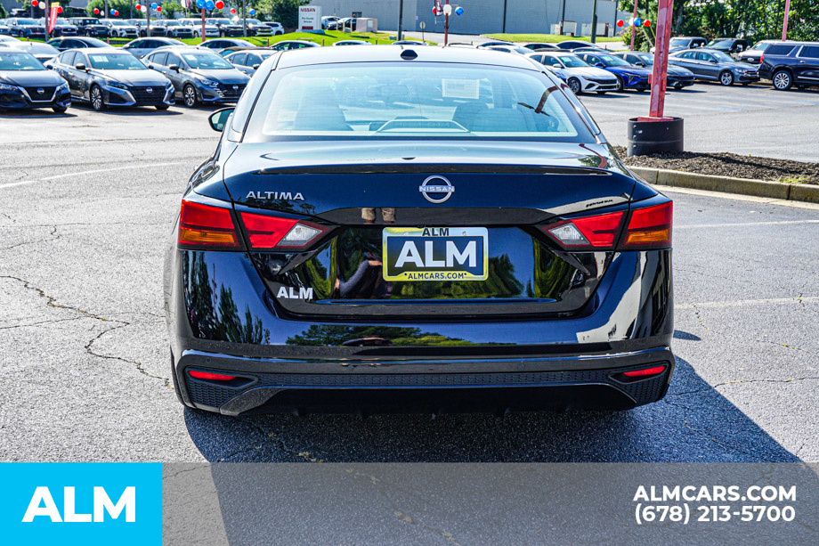 Used 2025 Black Nissan 2.5 SV image 10