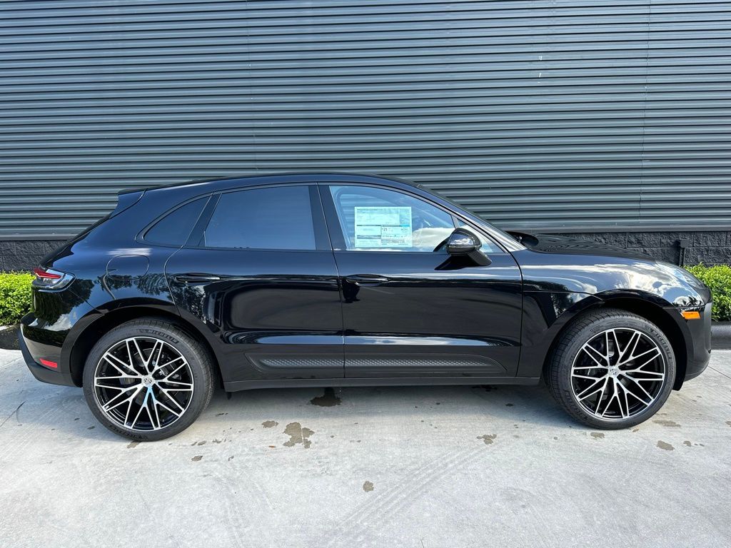 Thumbnail: 2026 Porsche Macan - 8
