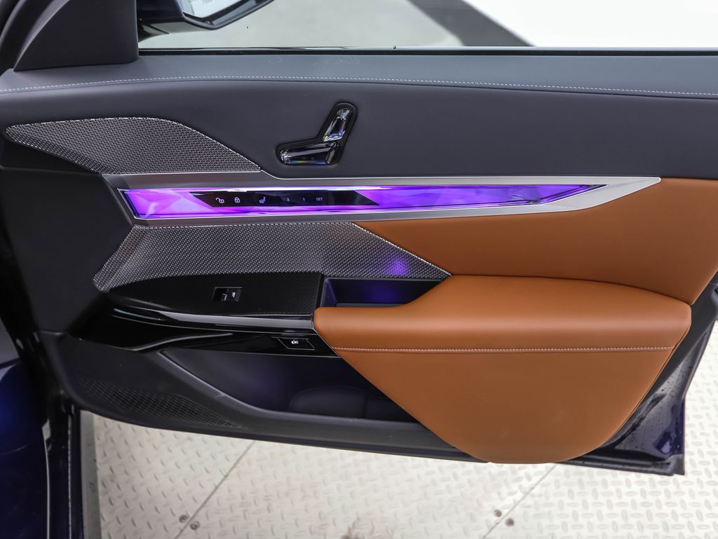 Thumbnail: 2024 BMW 7 Series - 27