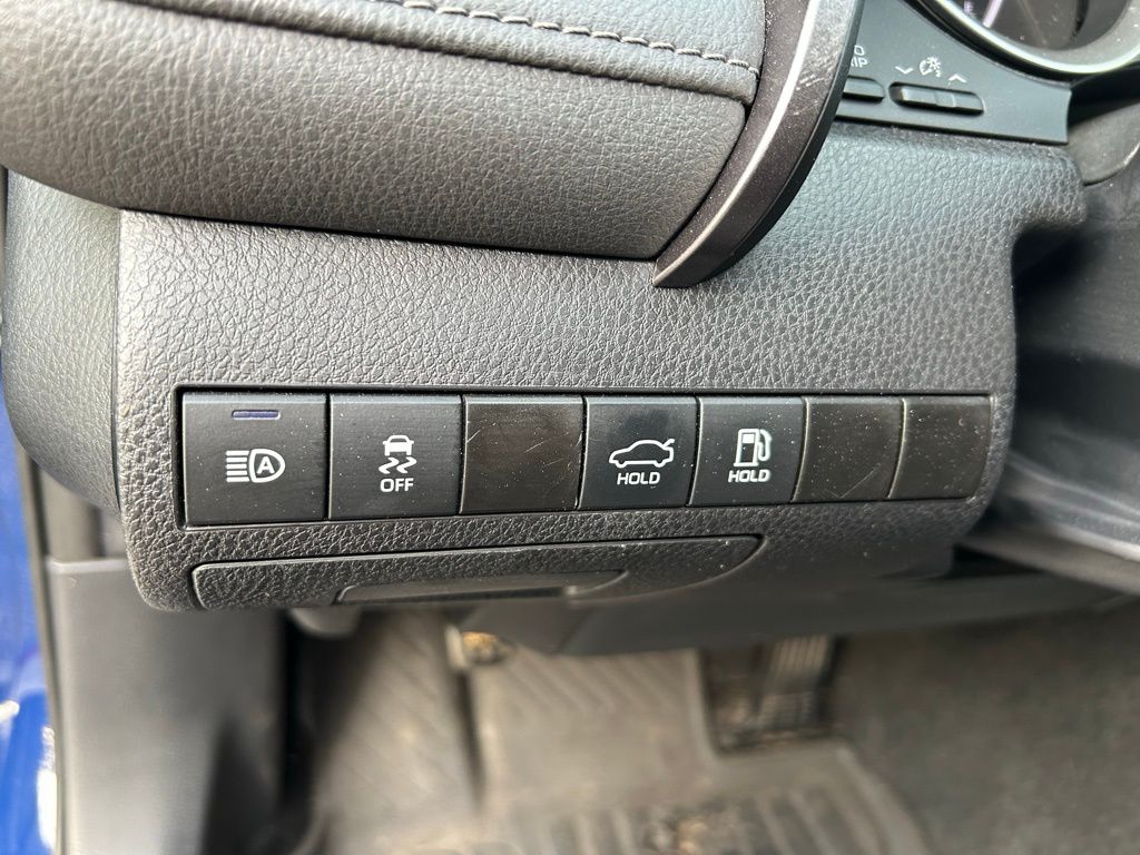 2023 Toyota Camry LE 18