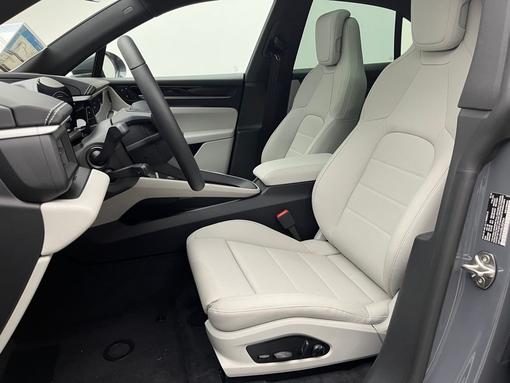 Thumbnail: 2025 Porsche Macan - 5