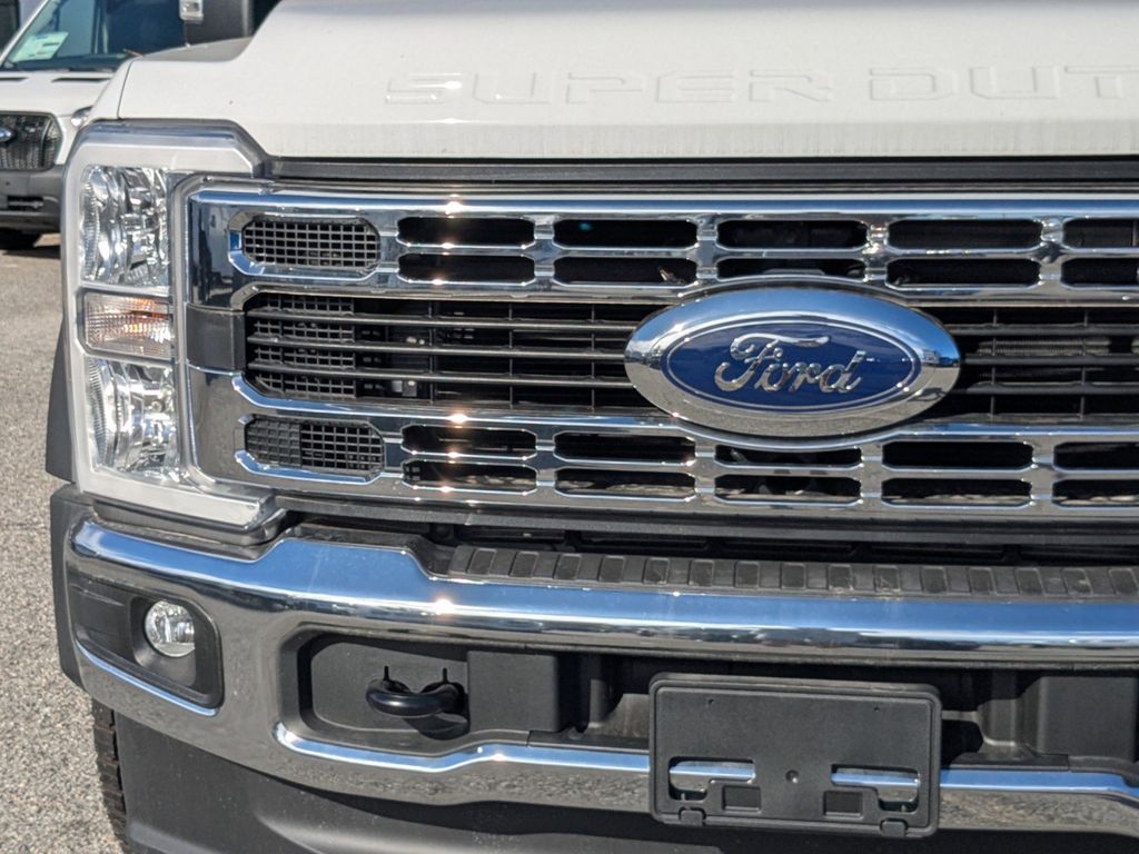 2025 Ford F-550 Chassis XL
