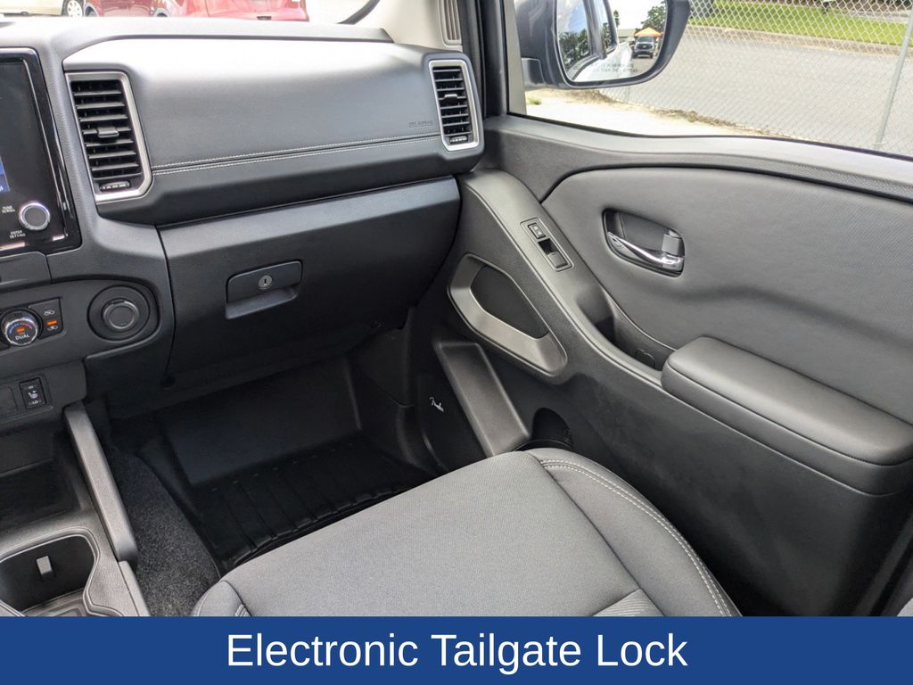2024 Nissan Frontier SV