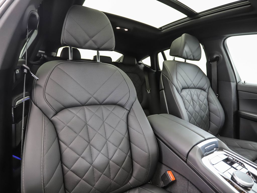 2025 BMW X6 xDrive40i 30