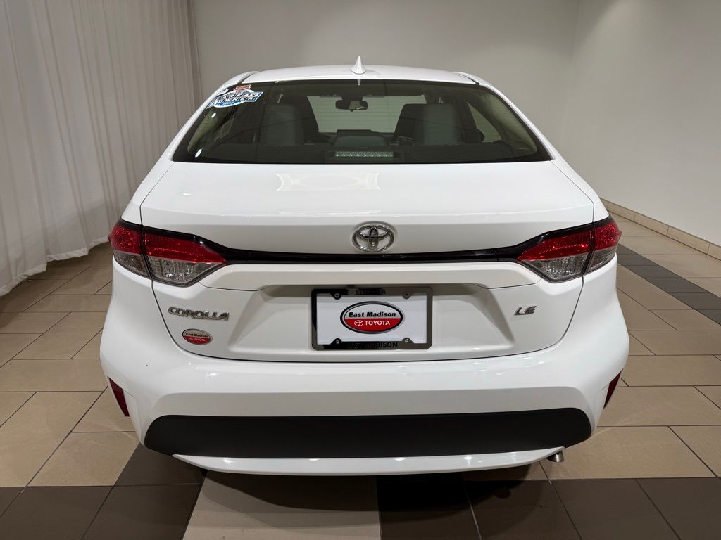 2022 Toyota Corolla LE 4