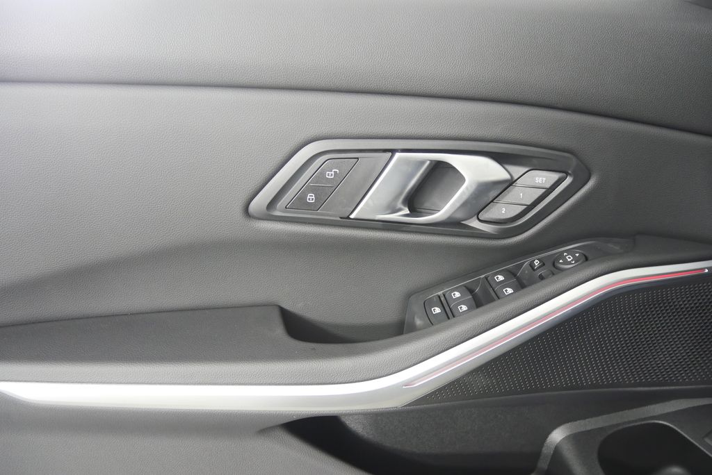 Thumbnail: 2025 BMW 3 Series - 9