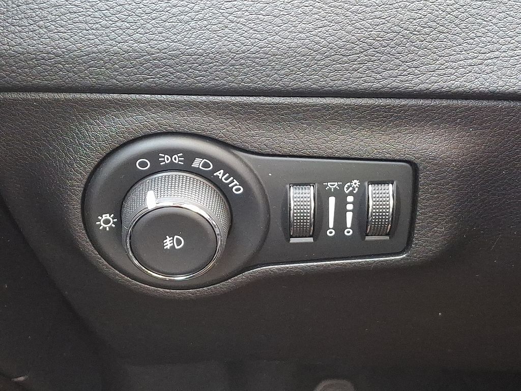 Thumbnail: 2019 Jeep Compass - 24