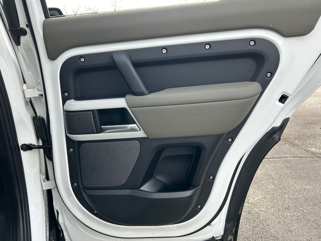 2024 Land Rover Defender 110 25