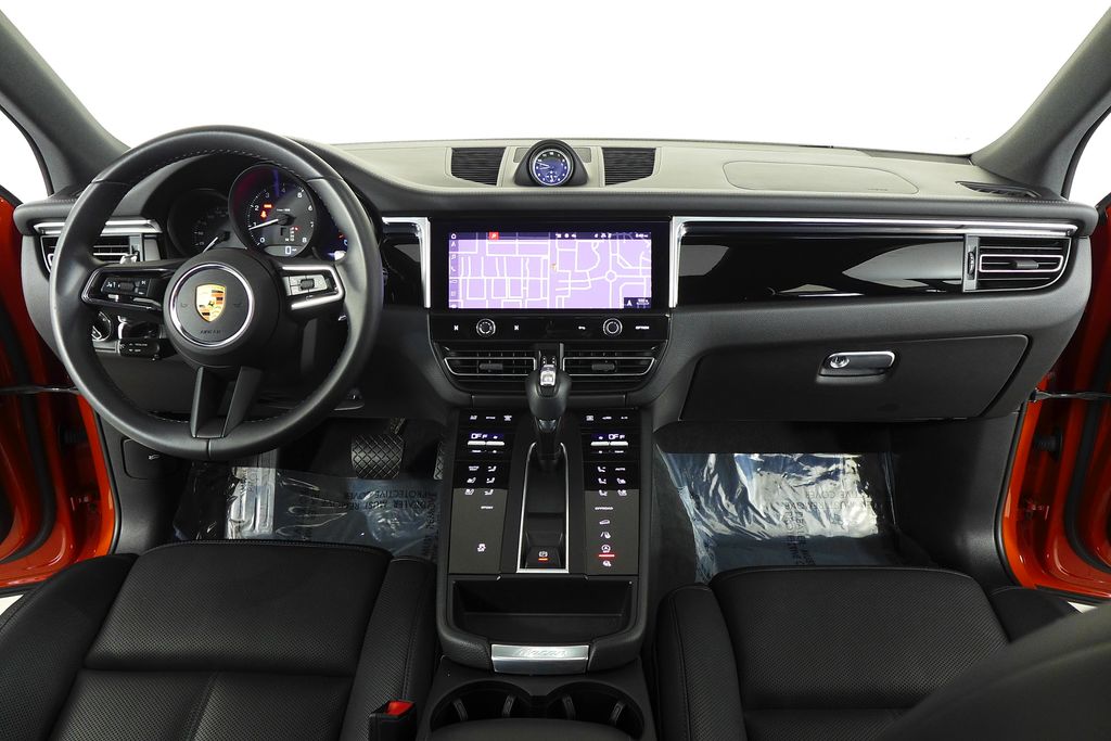 Thumbnail: 2022 Porsche Macan - 25