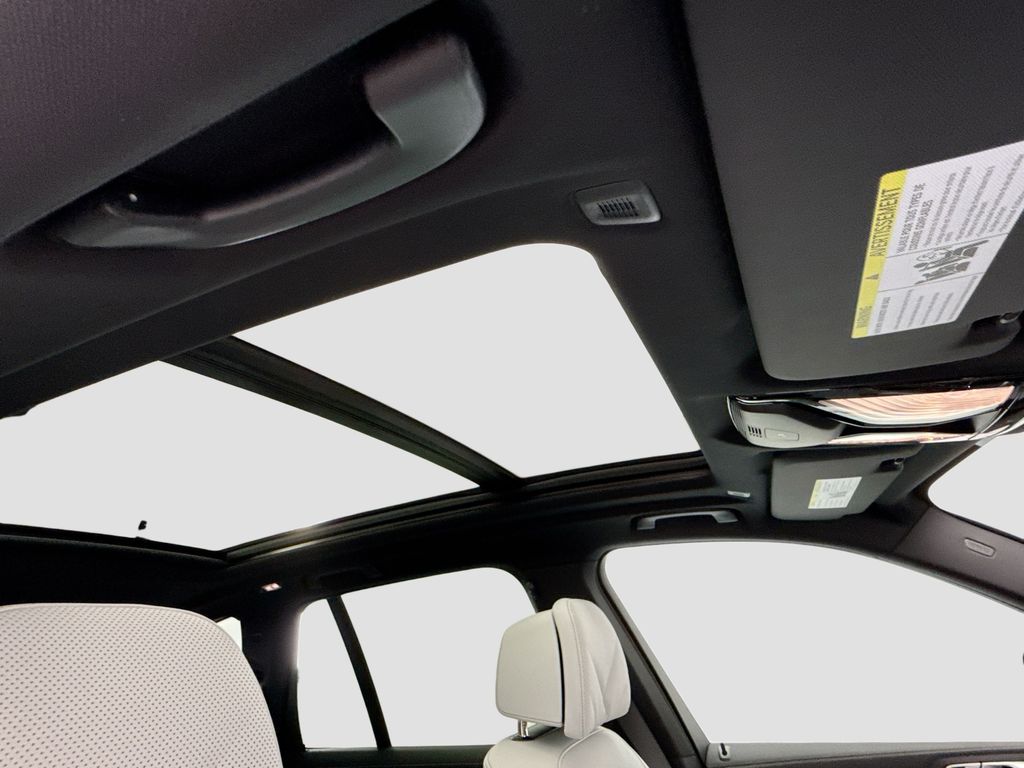 Thumbnail: 2026 BMW X5 - 17