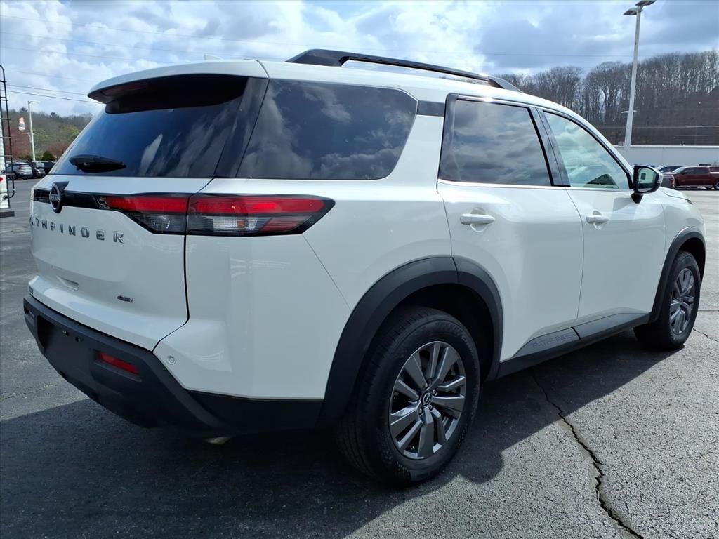 View vehicle photo 4