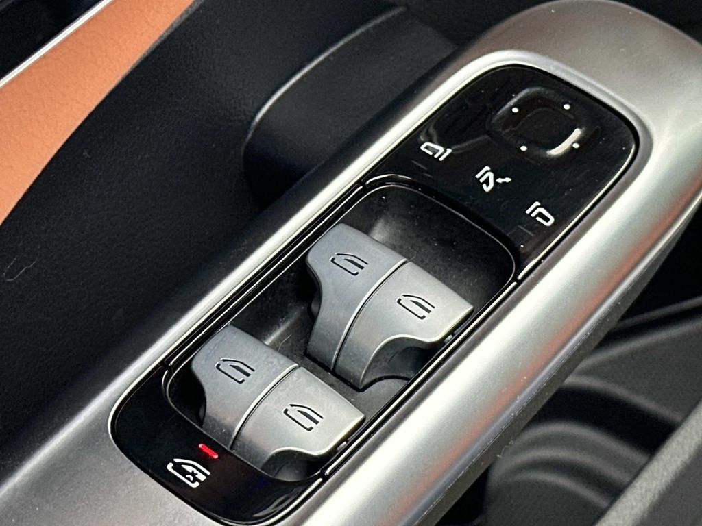 Thumbnail: 2025 Mercedes-Benz C-Class - 31