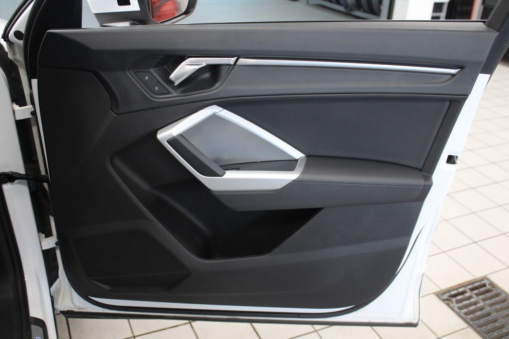 Thumbnail: 2020 Audi Q3 - 24