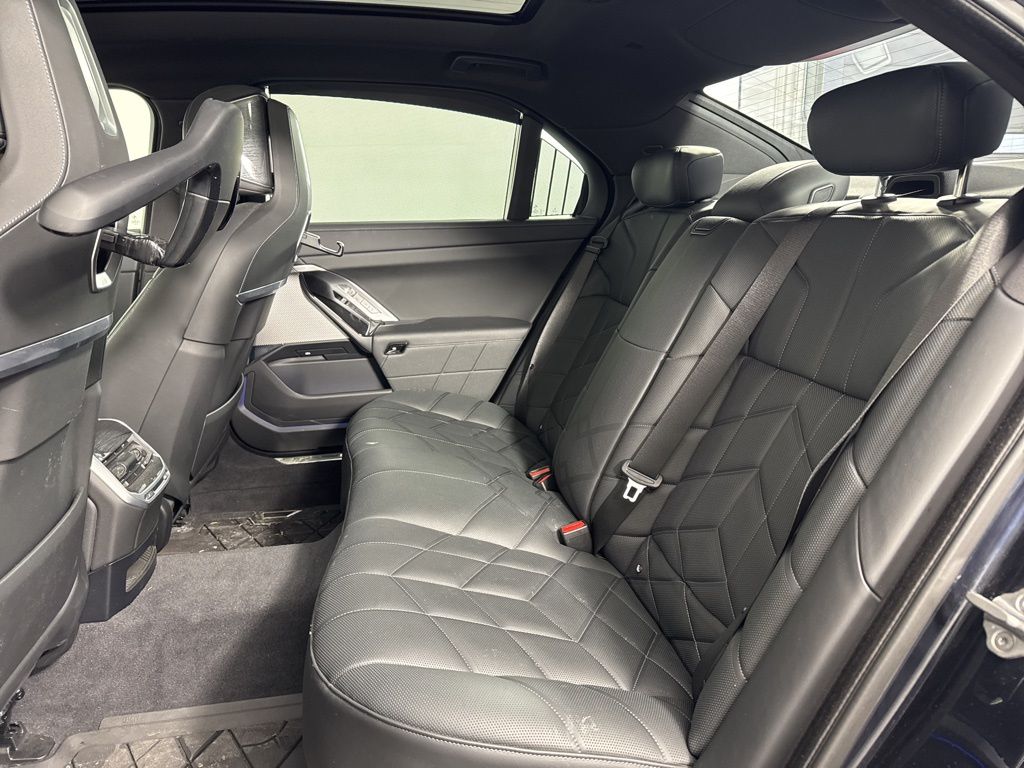 Thumbnail: 2023 BMW 7 Series - 20