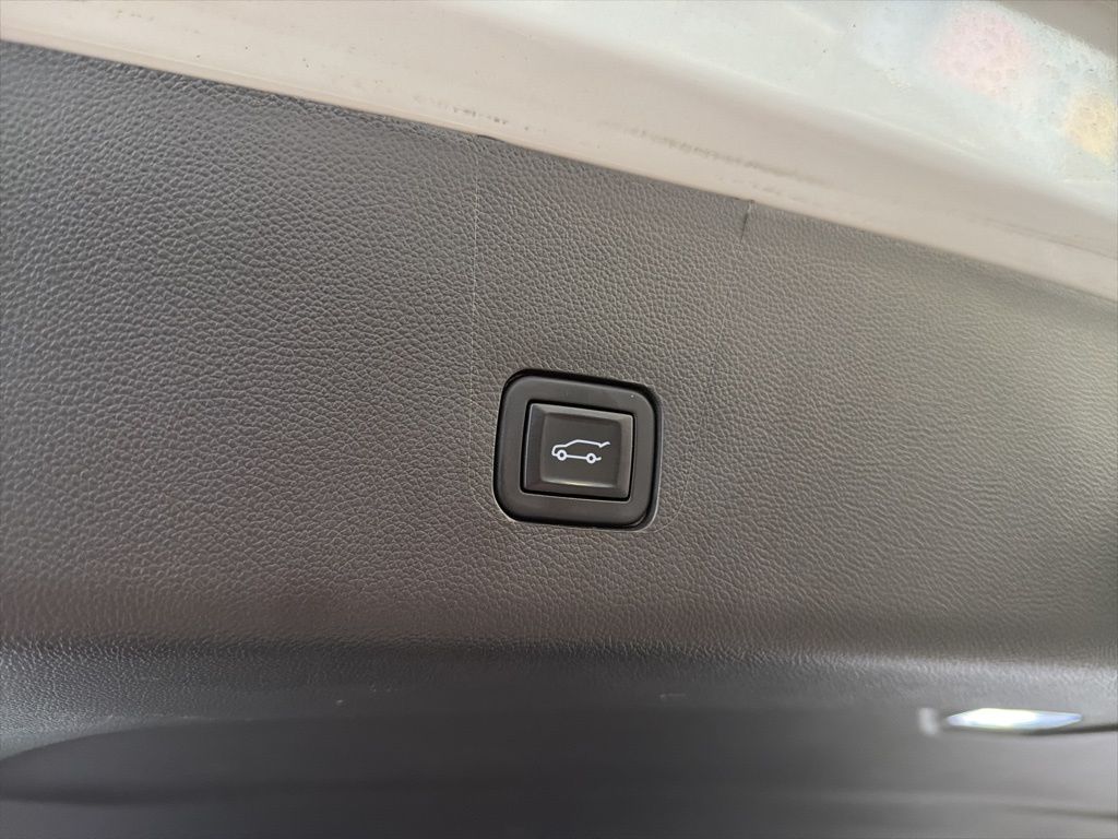 Thumbnail: 2023 Chevrolet Traverse - 23