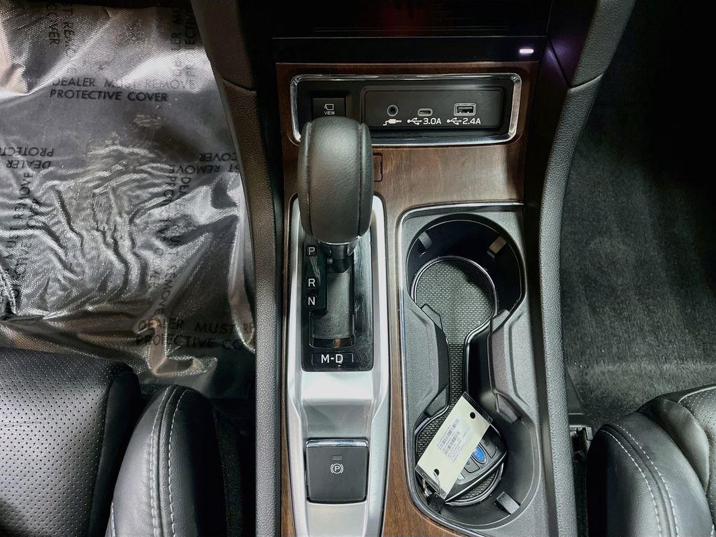 Used 2025 Crystal White Pearl Subaru Touring image 17