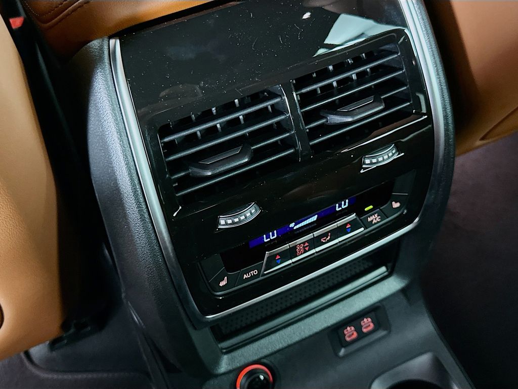 2026 BMW X7 M60i 18