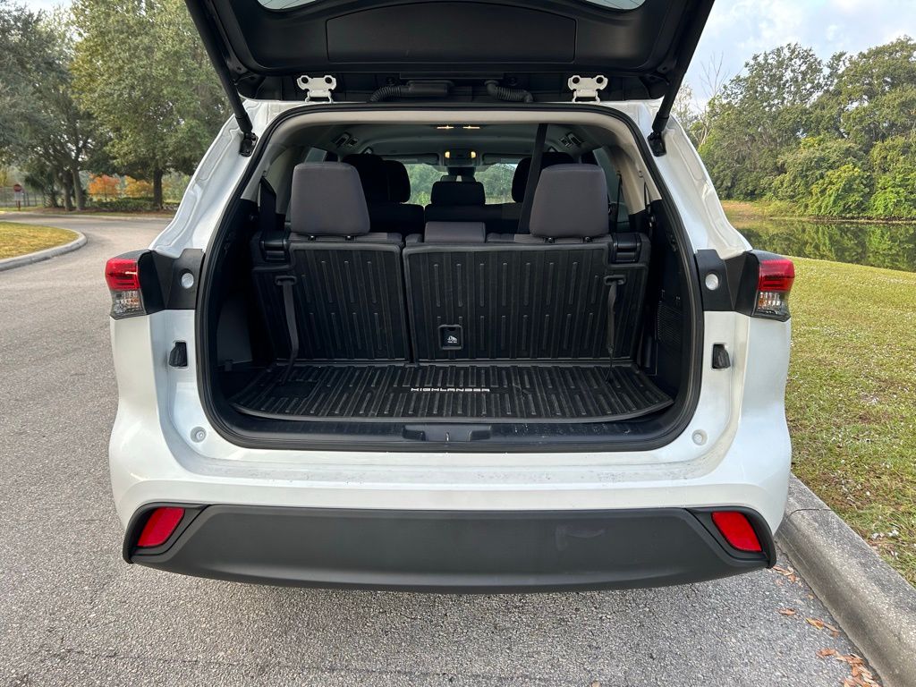 Thumbnail: 2024 Toyota Highlander - 10