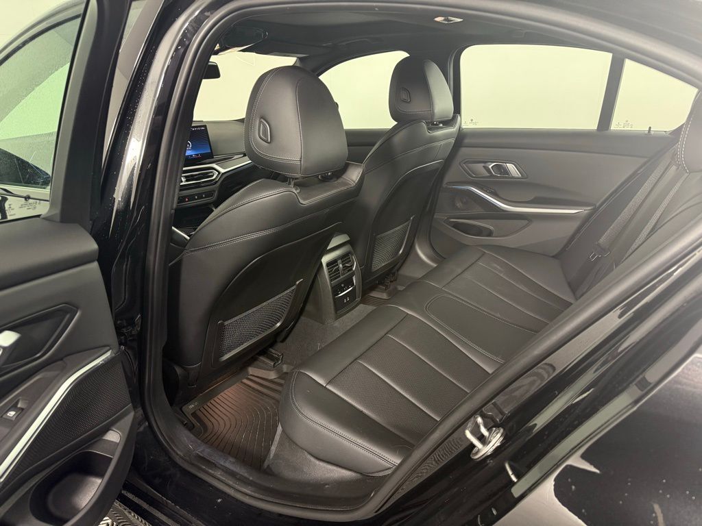 Thumbnail: 2023 BMW 3 Series - 20