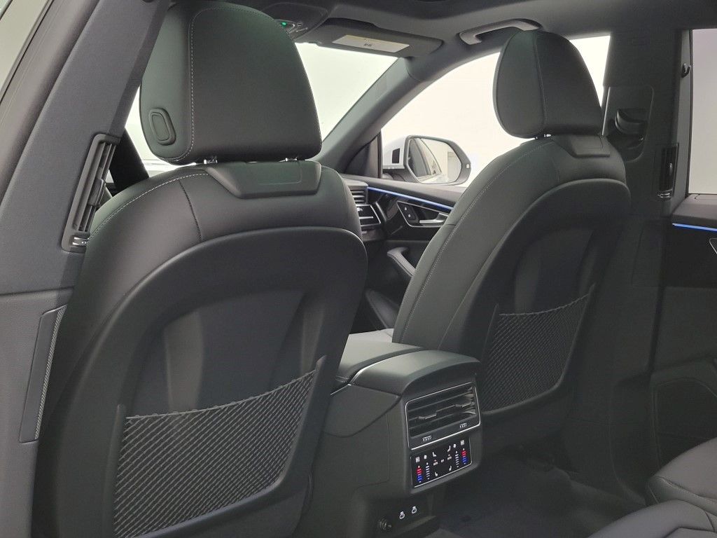 Thumbnail: 2026 Audi Q8 - 26