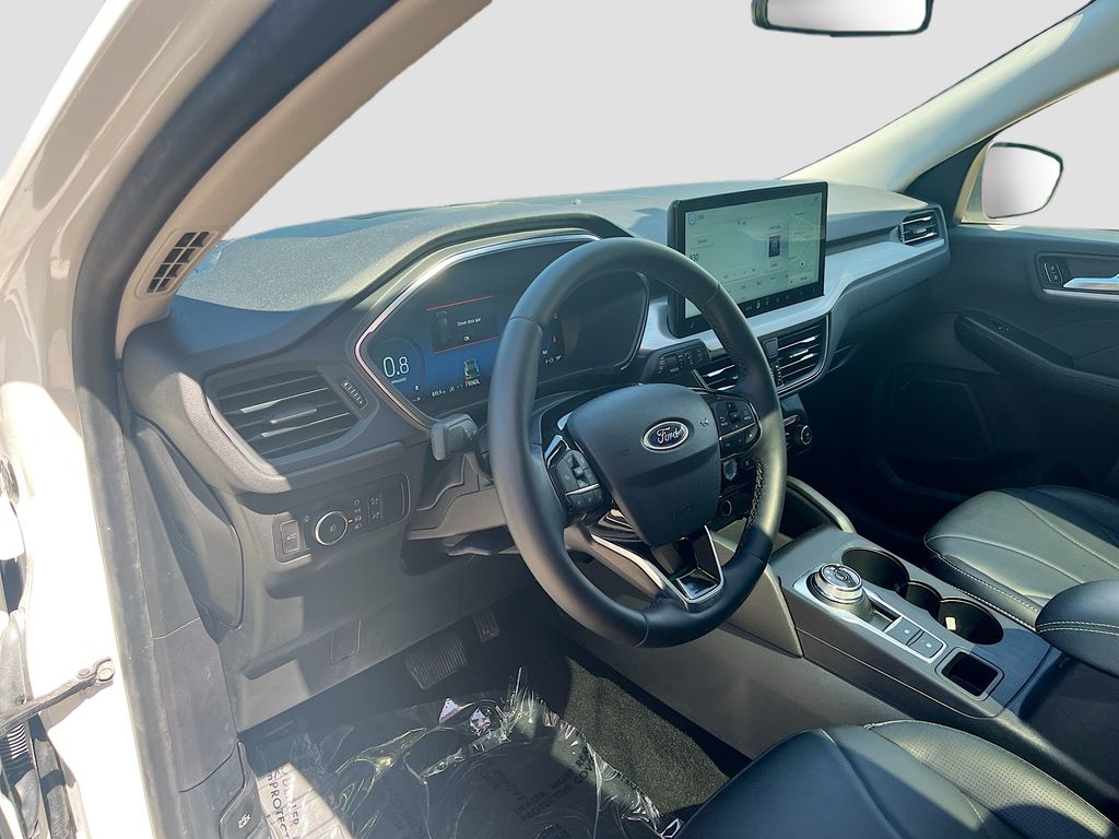 Used 2025 White Ford Platinum image 9