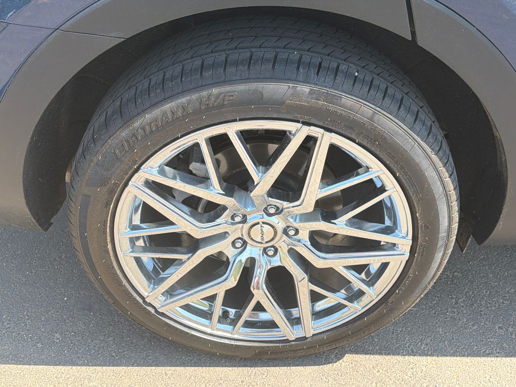 Used 2025 Black Kia S image 17