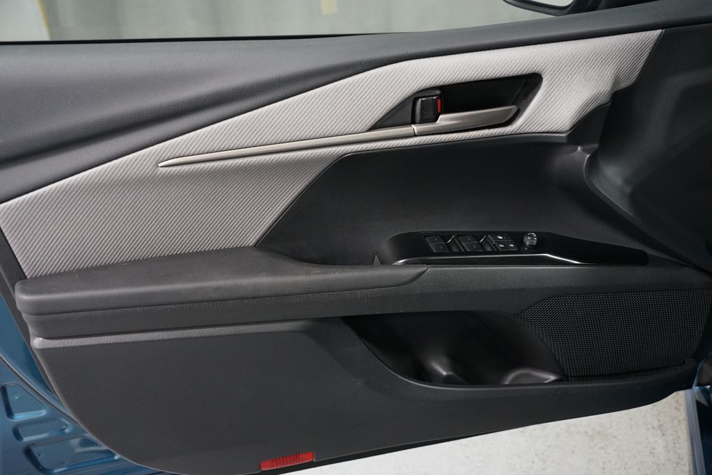 Thumbnail: 2025 Toyota Camry - 31