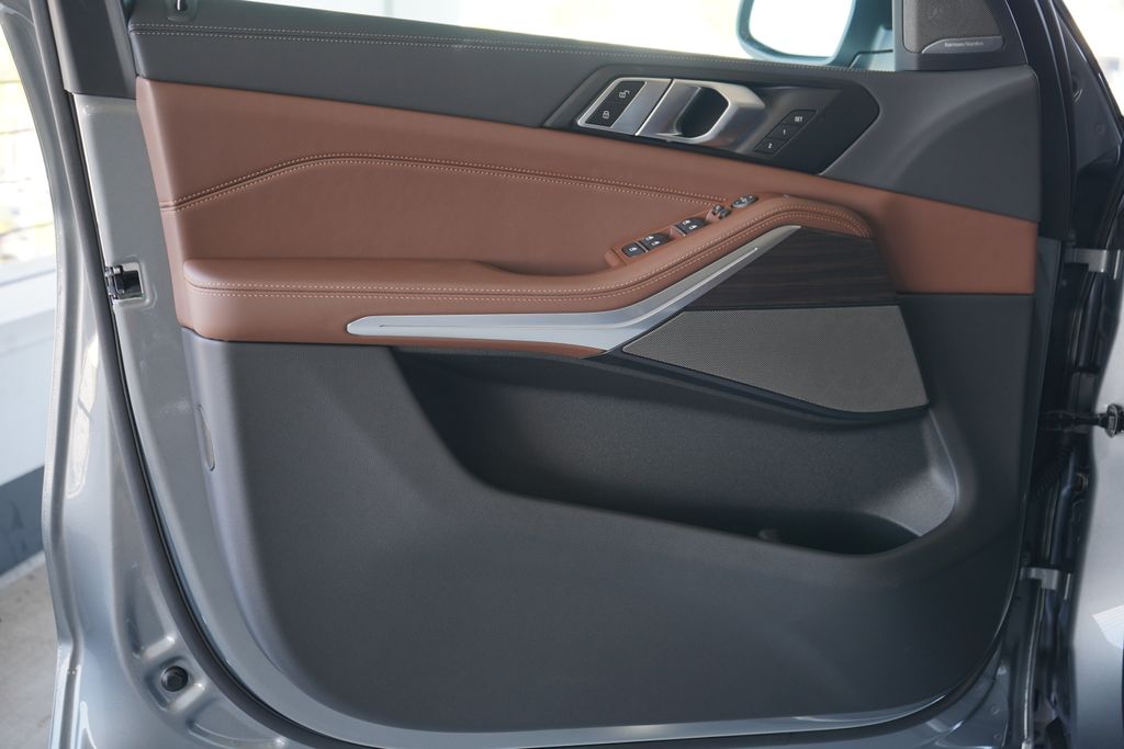 Thumbnail: 2026 BMW X5 - 9