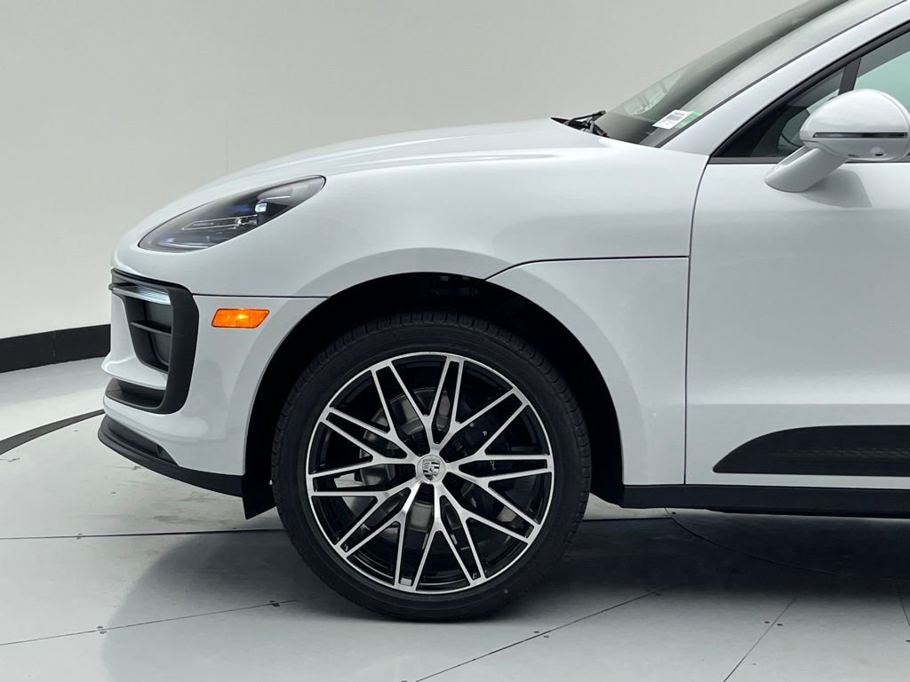 Thumbnail: 2026 Porsche Macan - 29