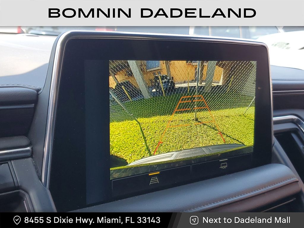 2023 Chevrolet Suburban LT photo
