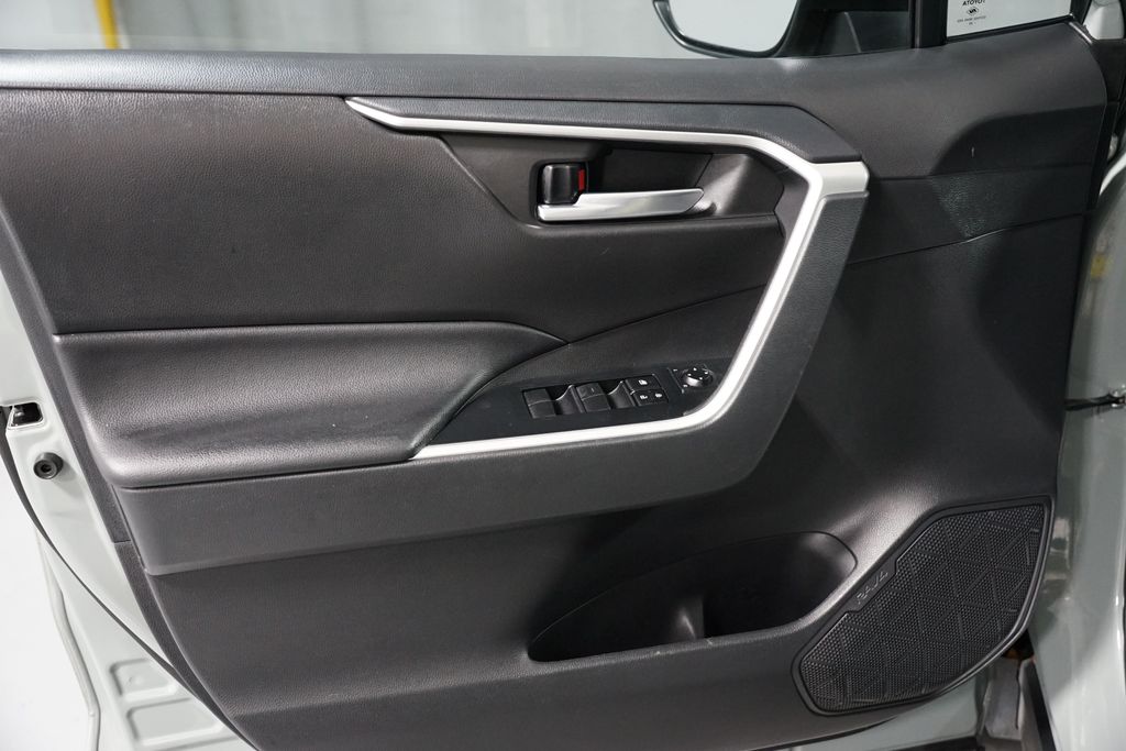 Thumbnail: 2021 Toyota RAV4 - 29