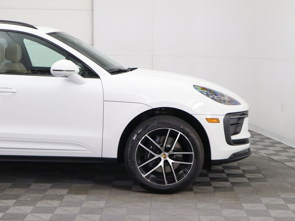 Thumbnail: 2025 Porsche Macan - 11