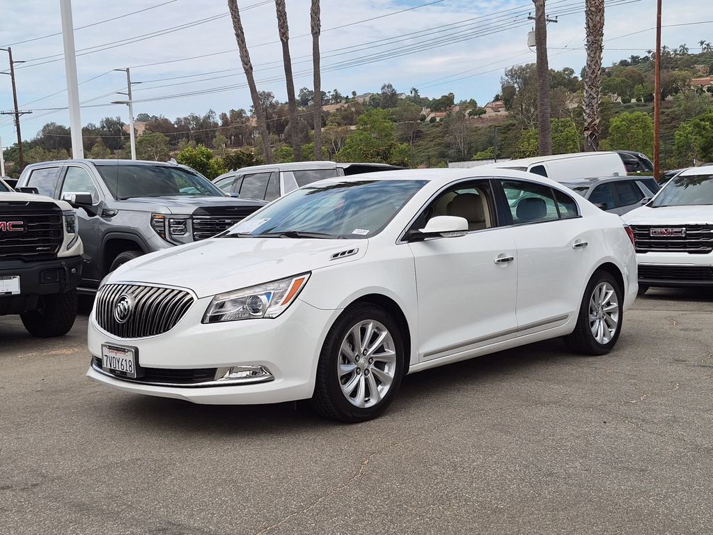 Summit White 2016 Buick LaCrosse Sedan Front-Wheel Drive 6-Speed Automatic Overdrive