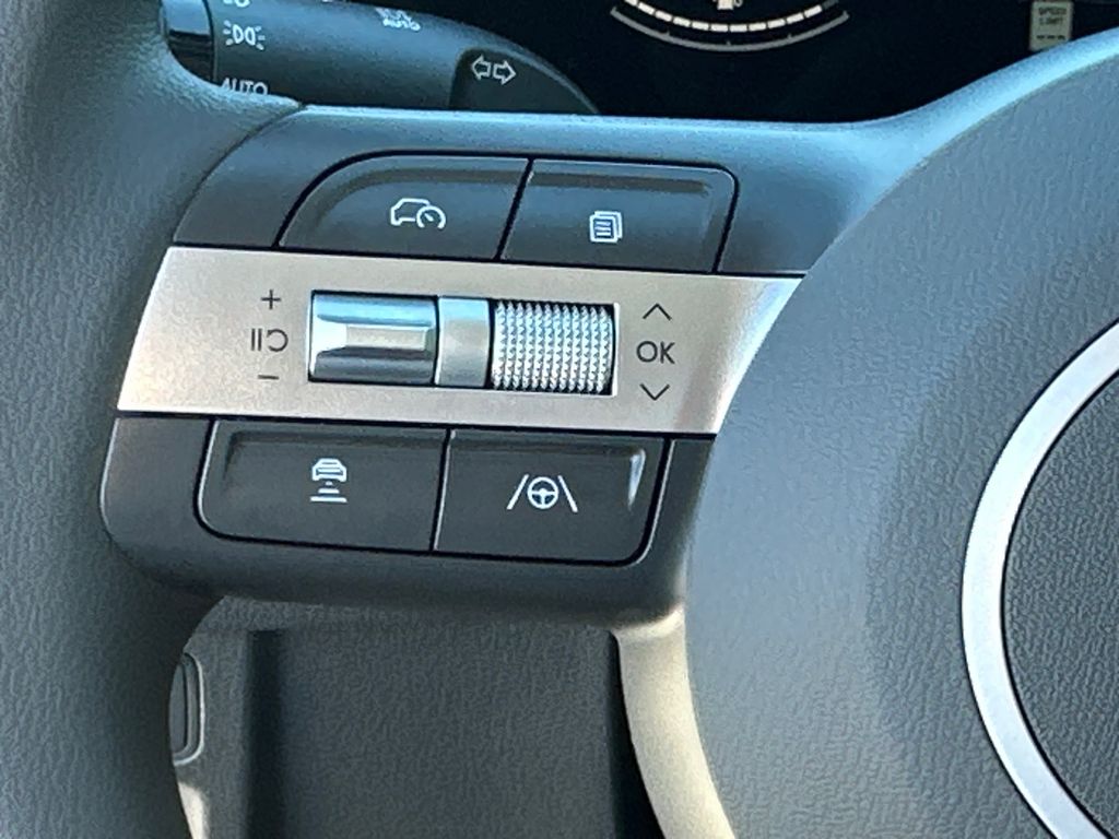 New 2025 White Hyundai SE image 25