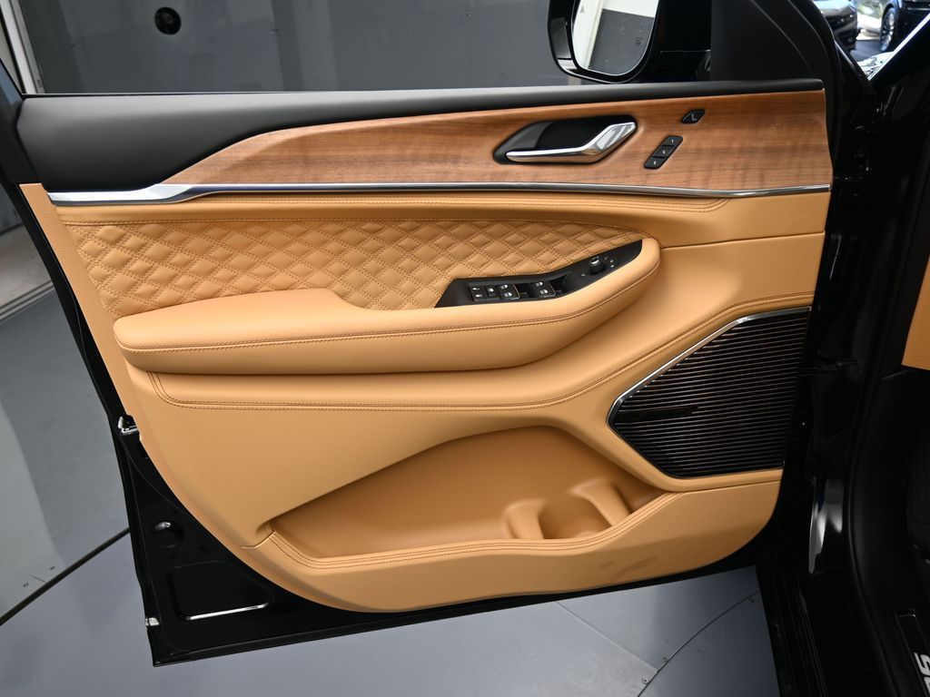 New 2025 Diamond Black Crystal Pearlcoat Jeep Summit image 13