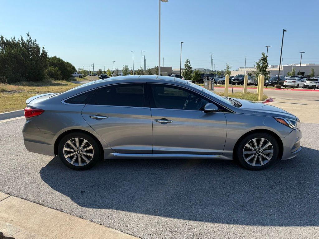 Thumbnail: 2016 Hyundai Sonata - 4