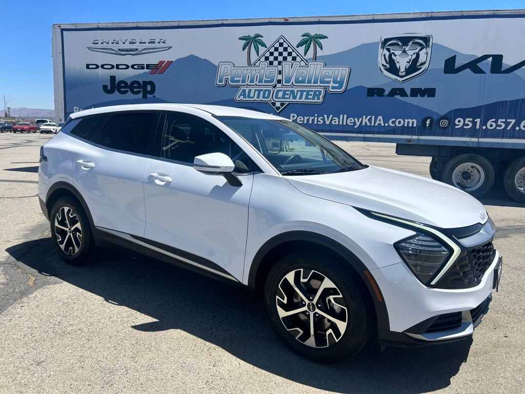 Glacial White Pearl 2024 Kia Sportage SUV / Crossover Front-Wheel Drive 8-Speed Automatic
